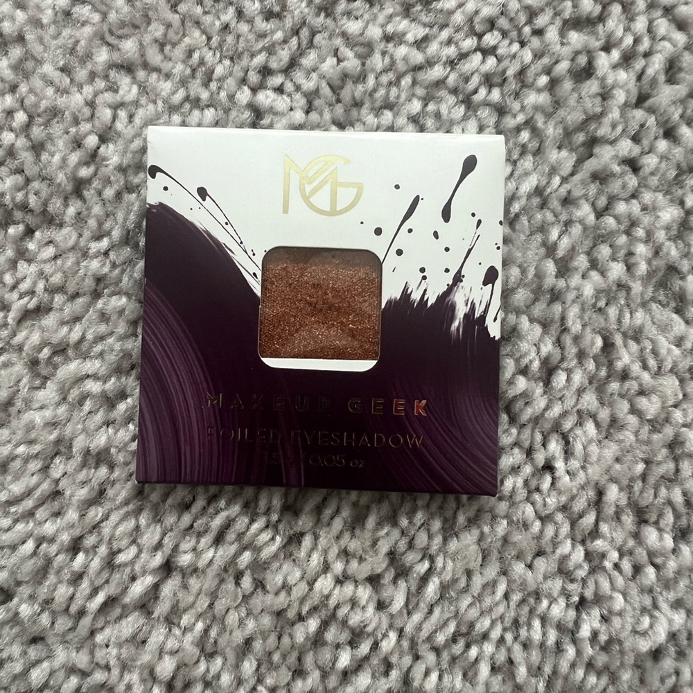 Makeup geek foiled eyeshadow Legend